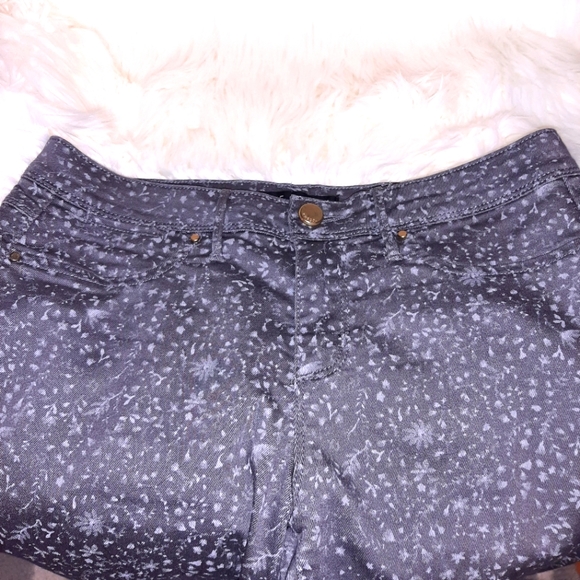 RW&CO Grey Floral Jegging - Picture 12 of 12